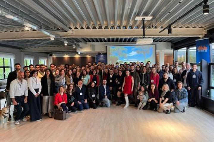 Hollanda Alumni Giving Circle